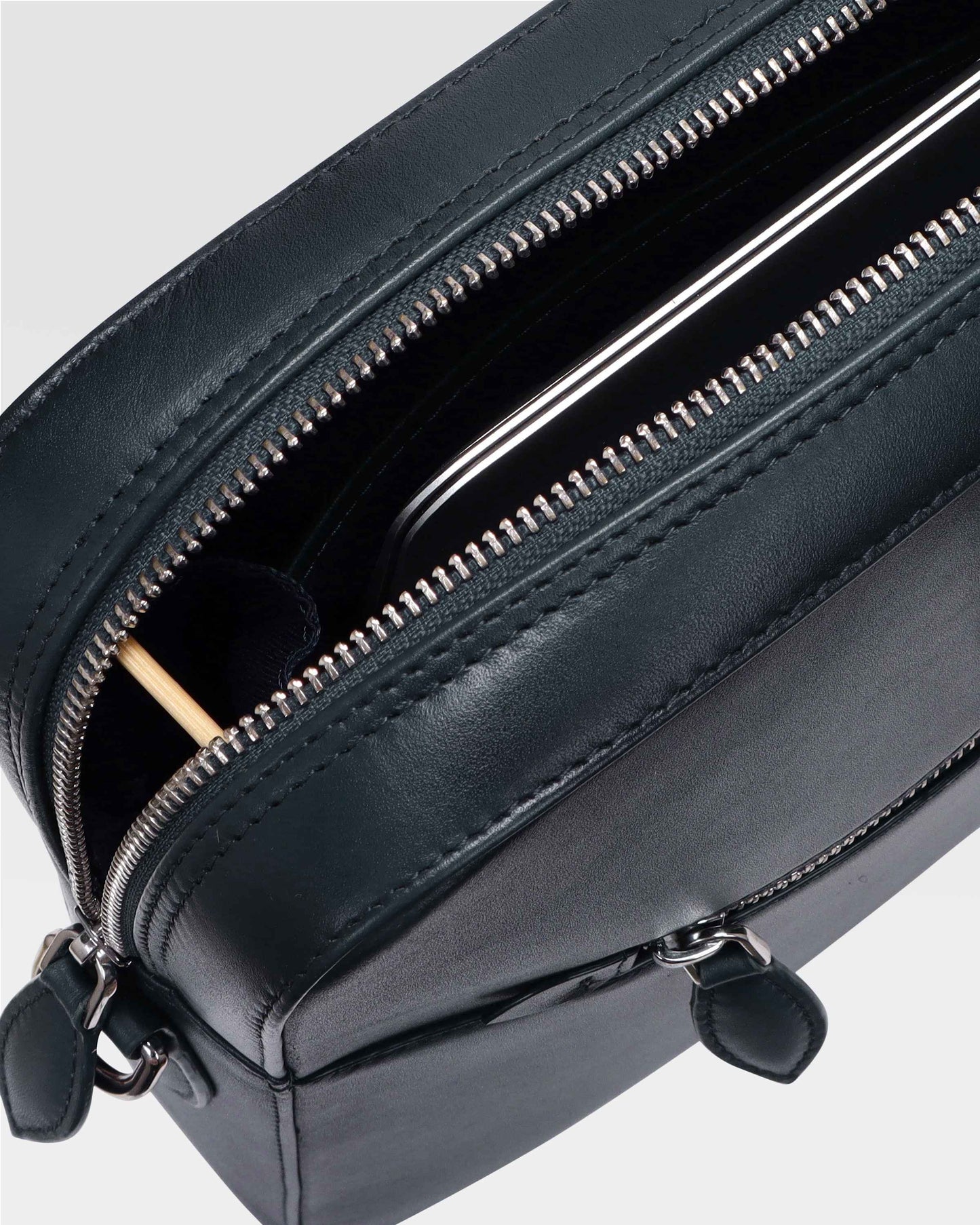 Le Magicien Laptop Bag