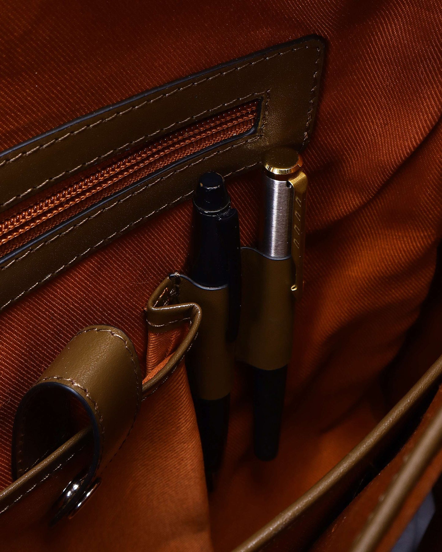 Le Magicien Laptop Bag